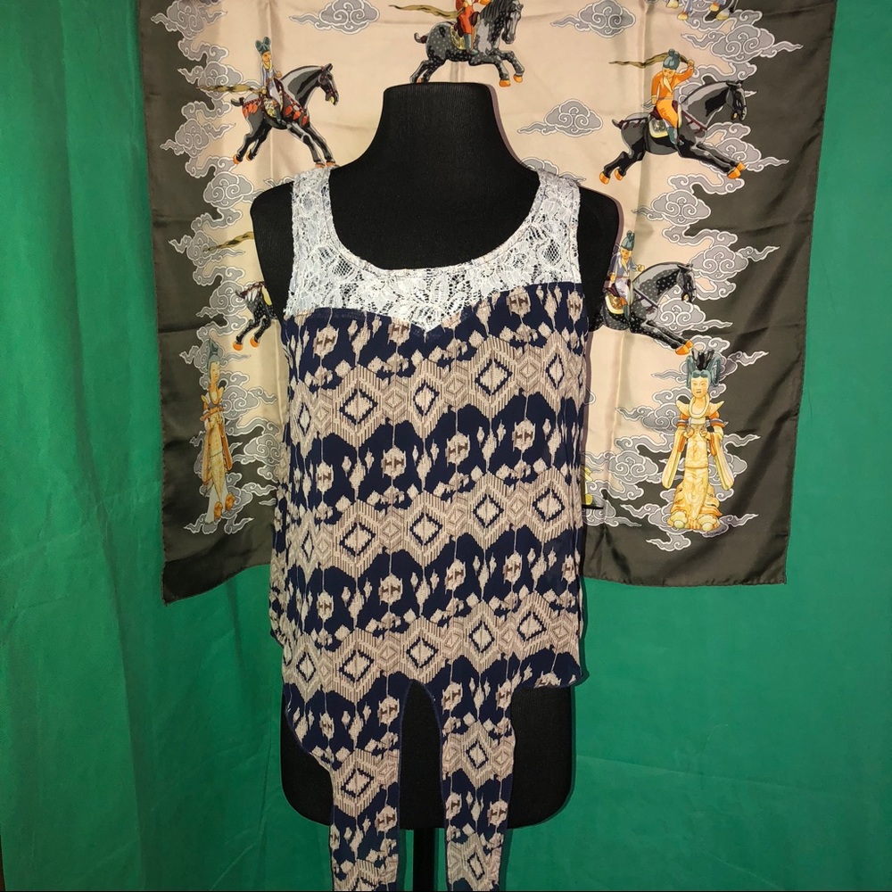 Pretty good brand flowy‎ tank top size large